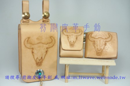 水牛頭骨兄弟檔 左腰包 中煙和打火機套 右短夾 材質:植鞣牛皮